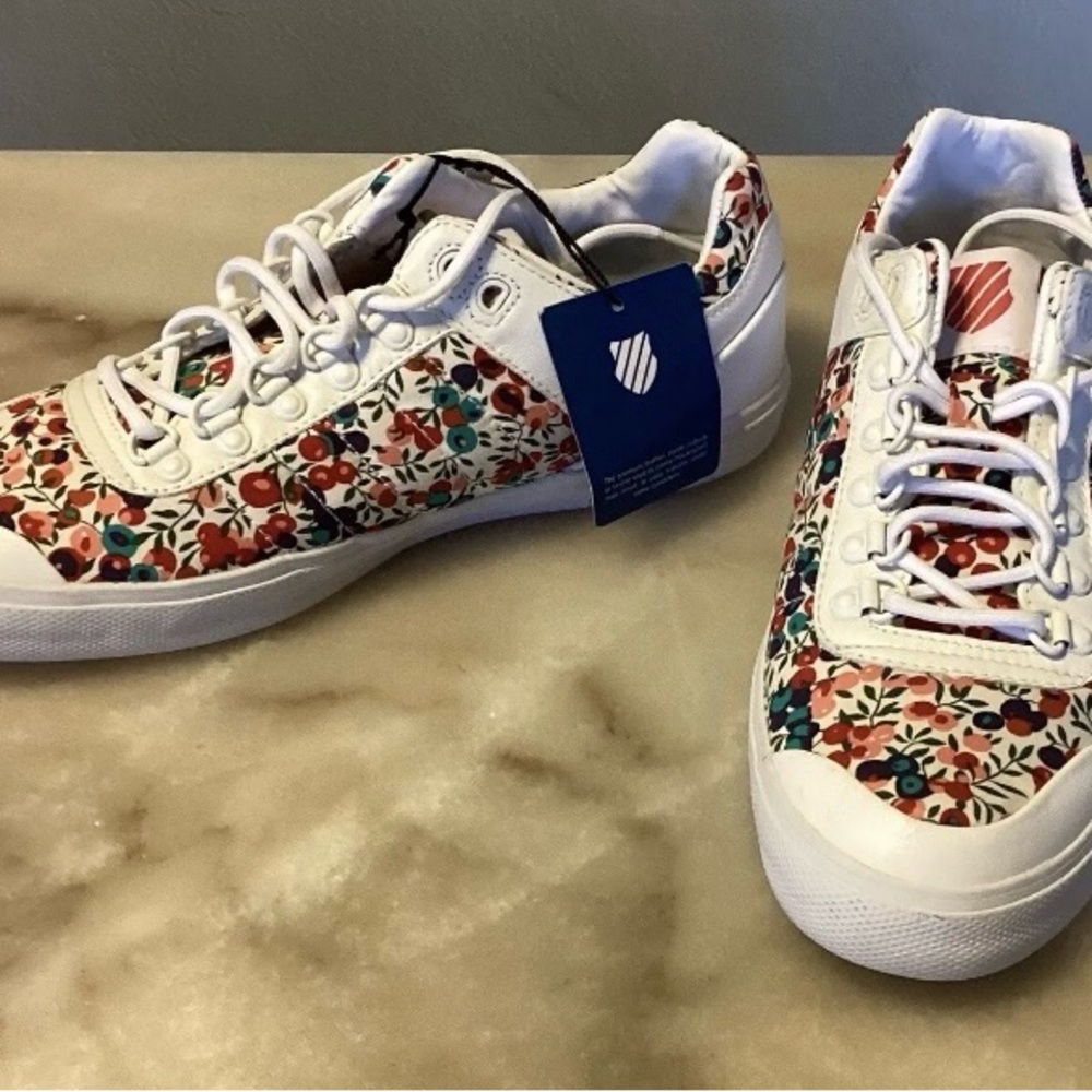 NWT K-Swiss Women's Gstaad Neu Sleek Liberty 7.5 flower/floral sneakers